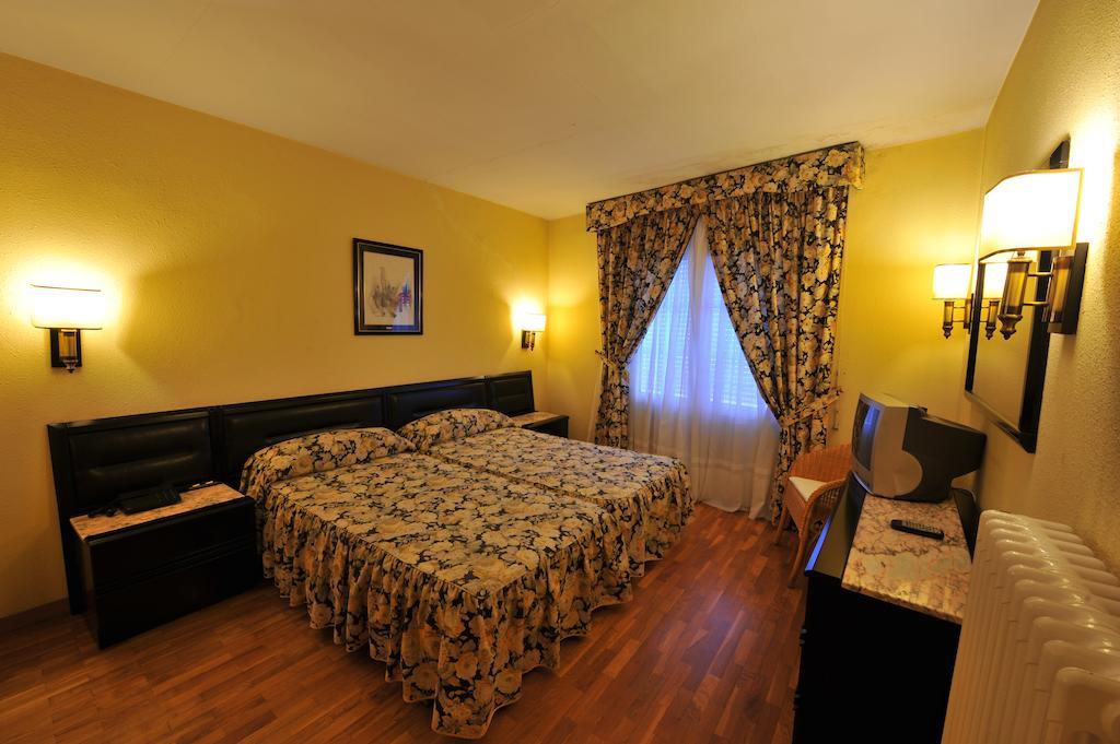 Hotel Tall De Conill Capellades Ruang foto
