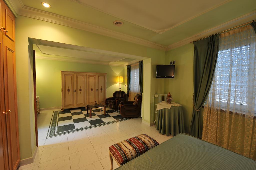 Hotel Tall De Conill Capellades Ruang foto